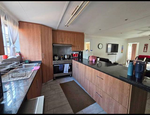 4 BEDROOM PROPERTY TO RENT IN GLEN MARAIS